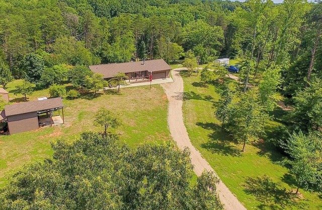 Bear Tree Waterfront Retreat on Lake Anna - 2 Lvl. Home w/ Boathouse & Gazebo