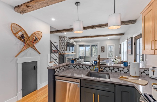 Bearfoot Lodge: Gorgeous, Newly Built & Furnished, Beach, Hike, Bike