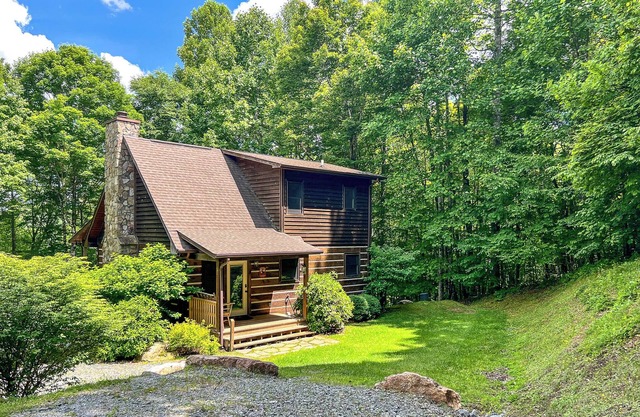 Your Perfect Cabin Stay at Bearly Behaving Is Just a Click Away!