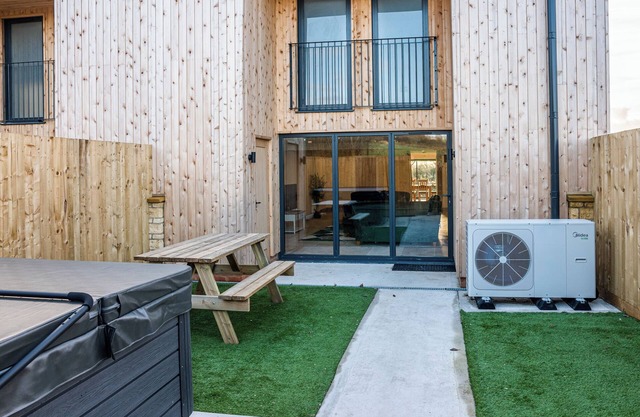 BEARS COURT BARN 8, pet friendly in Bourton-On-The-Water