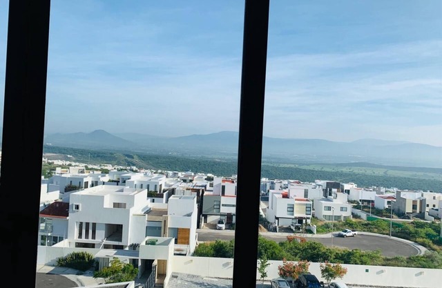 HERMOSO DEPARTAMENTO CON UNA VISTA INCREÍBLE A UNA RESERVA NATURAL Y GOLF