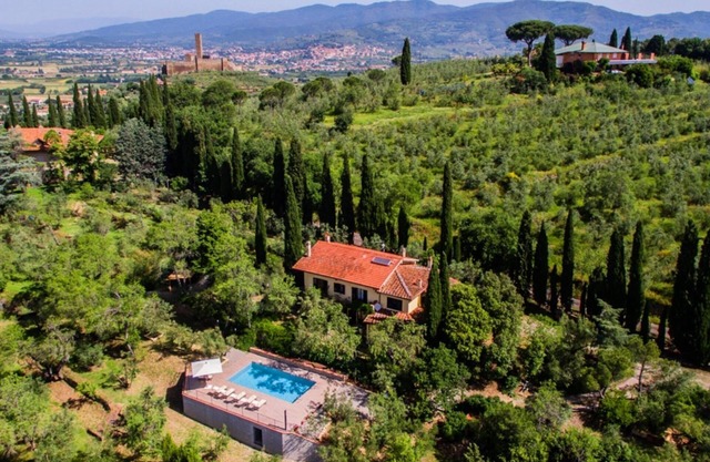 Villa con 4 dormitorios, piscina privada y jardín. Excelente relación calidad-precio. Zona de castiglion