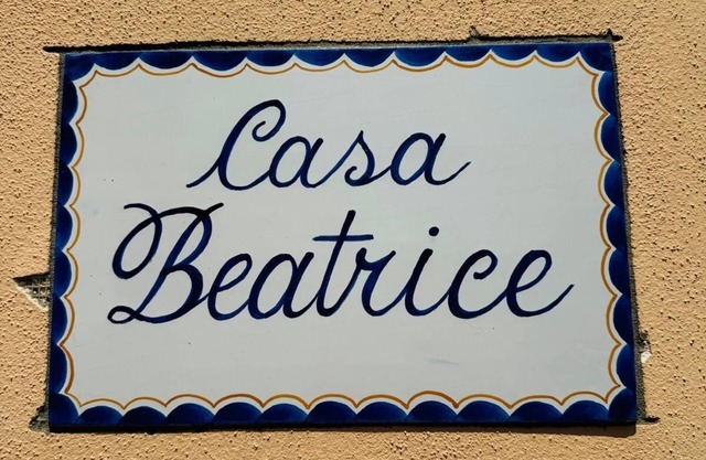 Beatrice House, cozy retreat within walking distance of chaos!
