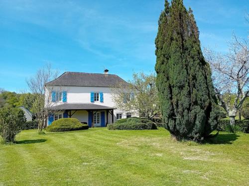 Beautiful apartment with garden, between sea and mountain