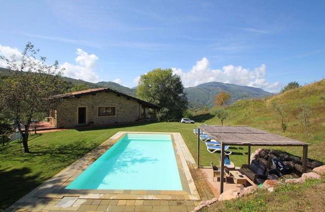 Preciosa casa de vacaciones privada con WIFI, piscina privada, TV, terraza y aparcamiento