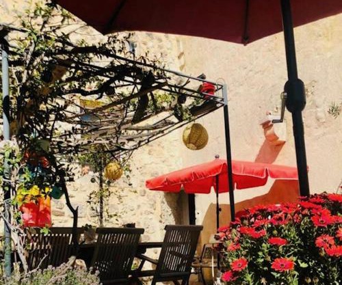 Beau studio indépendant pour 2 personnes dans village provençale