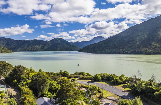 Beau Views - Marlborough Holiday Home