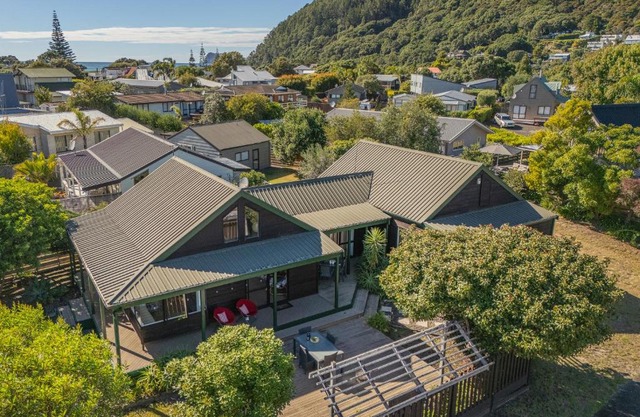 Beaumont Beach Retreat - Pauanui Holiday Home