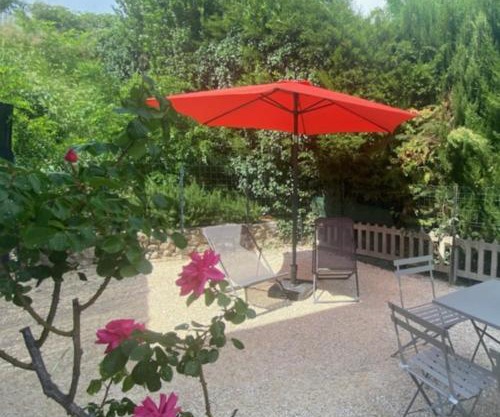 BEAUSOLEIL , appartement neuf, climatisé , Jardin clos , 2 chambres, parking privé, calme, 900 m du centre de nyons