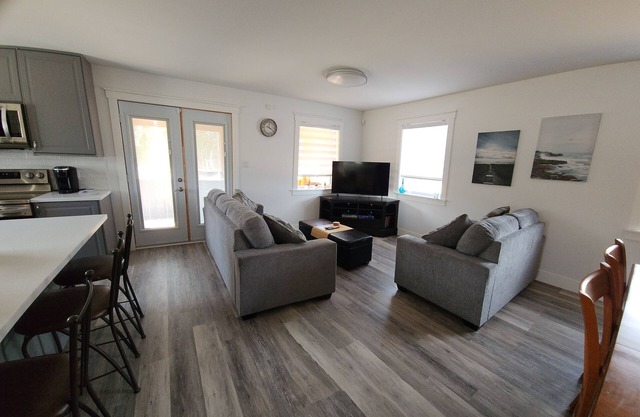 Beausoleil Saltwater Sunsets RnR on Acadian Coast with WiFi, Hot Tub, Air Hockey