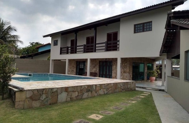 Linda casa amplia y espaciosa, a 300 metros de la playa de la playa de Guaratuba.