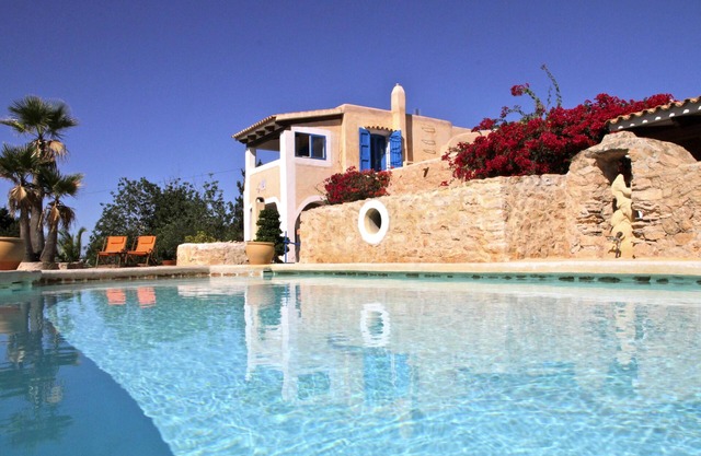 BEAUTIFUL SPANISH FINCA WITH PRIVATE POOL