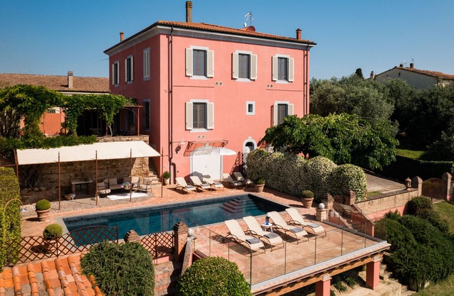 Espléndida villa con piscina privada, zona Volterra, San Gimignano y Pisa.