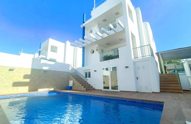 Hermosa villa con vistas al mar
