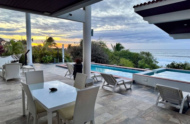 Hermosa casa en Costa Pedas