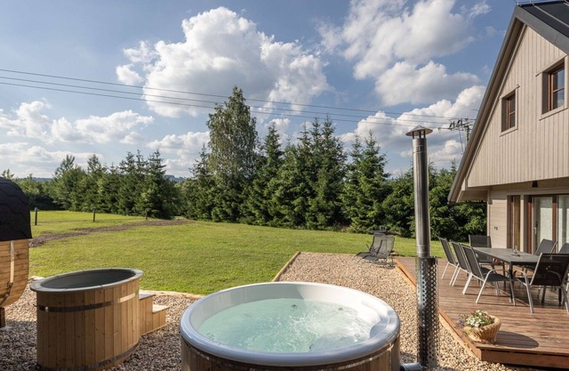 Maravillosa casa de vacaciones privada con bañera de hidromasaje, WIFI, TV, terraza, aparcamiento