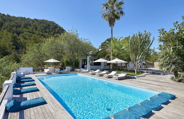 Beautiful 5 Star Villa with Private Pool, Ibiza Villa 1047