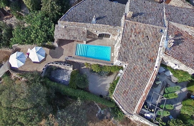 Precioso edificio climatizado con vistas cerca de Uzès