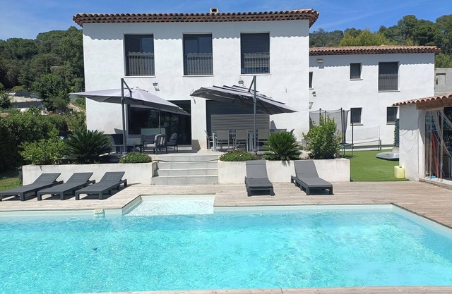 Beautiful new villa of 220m2 10min from the beaches