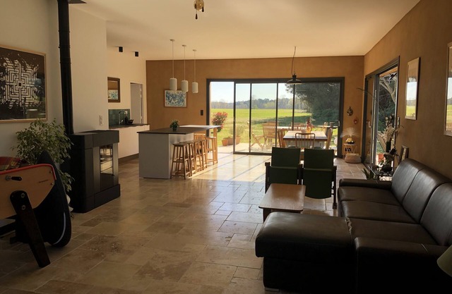 Beautiful new landaise with character