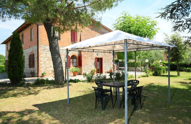 Bonito apartamento en villa con A/C, WIFI, TV, patio, mascotas permitida y aparcamiento