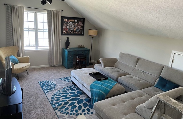 Beautifu 3-bedroom house with WiFi and AC in delightful Charlotte