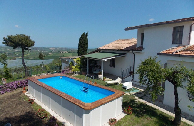 Casa de vacaciones privada con piscina privada, WIFI, TV, terraza, mascotas permitida, aparcamiento