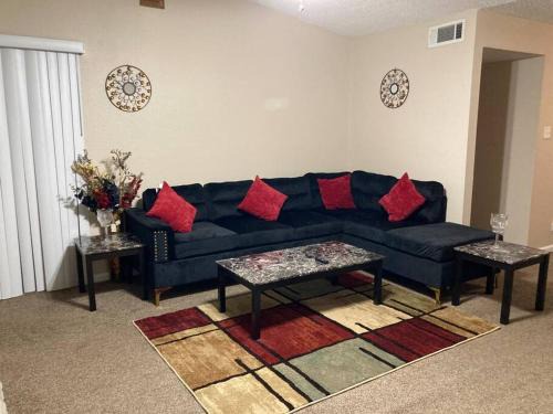 Beautiful 1 Bed room Condo near all.