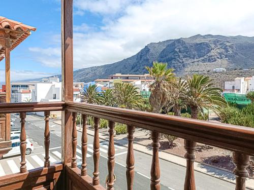 Beautiful 1 Bedroom Apartment with Mountain View