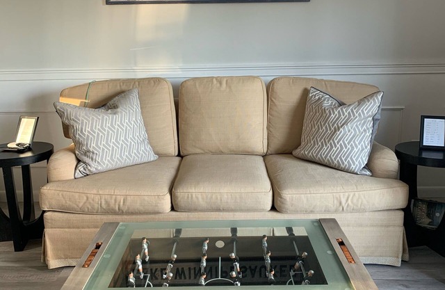 Beautiful 1 bedroom condo-sleeps 6.Lake views. PRIME Lacation to all attraction