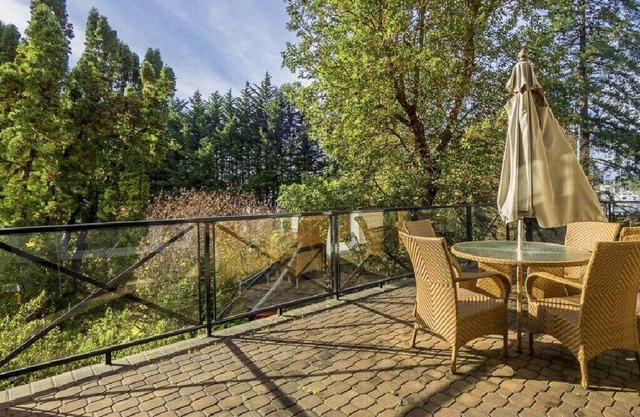 Hermoso apartamento de 1 dormitorio con vista al mar y estacionamiento gratuito Sidney BC