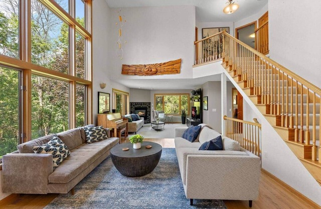 Private 10-Acre Estate Pool 2 Kitchens