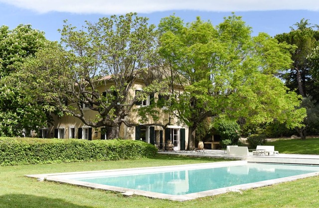 Hermosa Domaine del siglo XVIII con parque privado, cancha de tenis, piscina, viñedos.