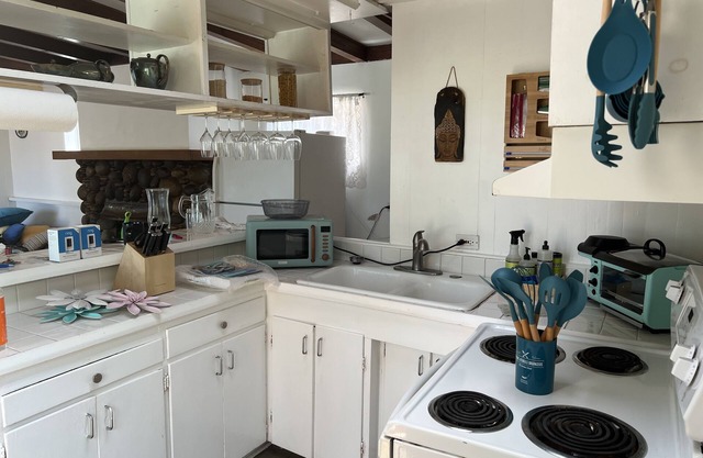 Beautiful 1940's Original Topanga Cottage Bordering The State Park.