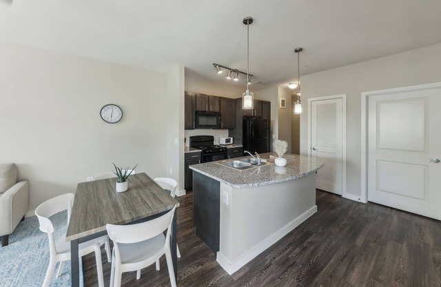C Creek 9206I New Construction 1Bd Apt I Gated