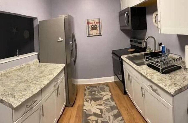 Beautiful 1BED APT couple blocks from the beach #4