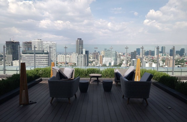 Precioso apartamento de 1H, impresionantes vistas desde el balcón y el jardín de la azotea.