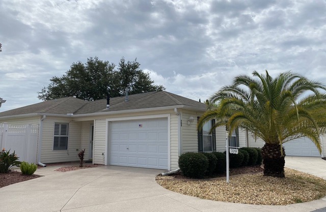 Beautiful 2/2 Villa Conveniently Located w/BBQ Grill & FREE WiFi!
