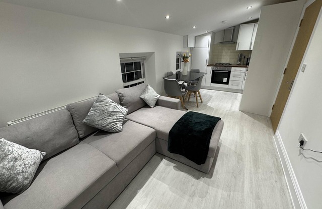 Beautiful 2 Bed Apartment in Walton on the Naze