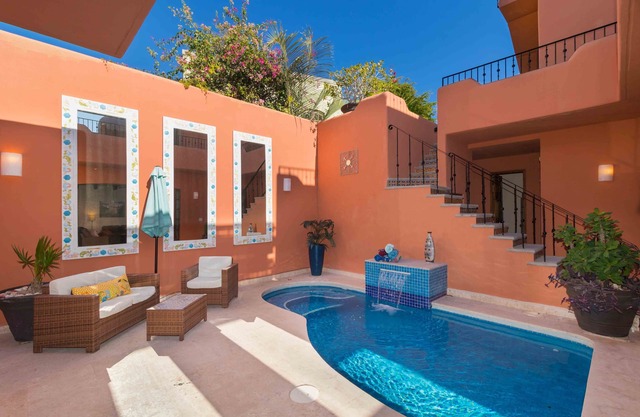 Hermoso 2 BD y 2. 5 BTH con piscina y excelentes vistas!
