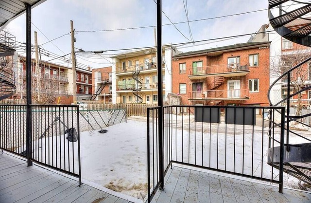 Beautiful 2 BDRM with Balcony