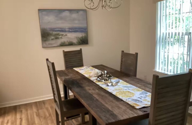 Beautiful 2 Bed/Near Everything!