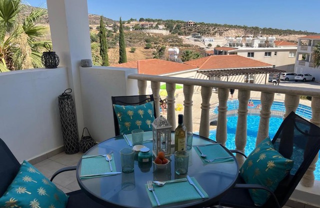 Beautiful 2 Bed Apartment in Peyia Valley, Paphos