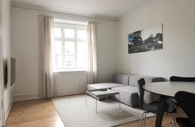 Beautiful 2-bed in Frederiksberg C W/ Balcony - 189