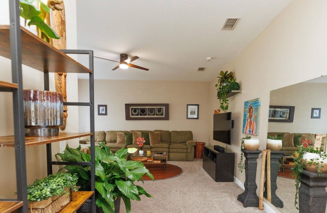 Beautiful 2 bed townhome 35 minutes from Disney
