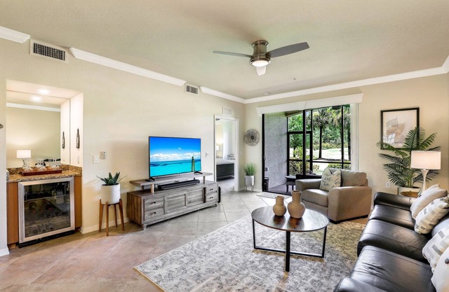 Beautiful 2-Bed 2-Bath Veranda w/ Den in brilliant Bonita National