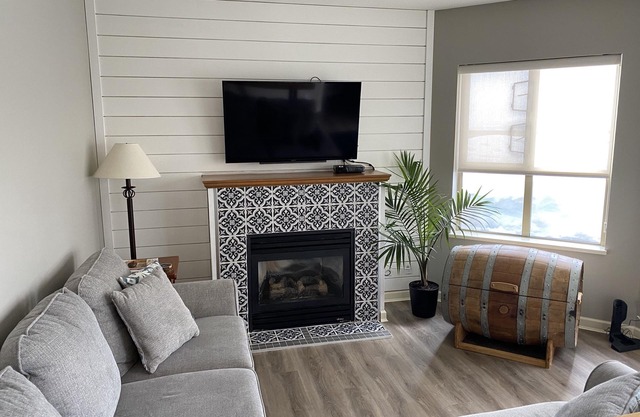 Beautiful 2 bedroom suite @Mt Washington