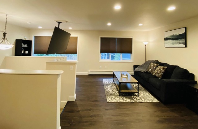 Beautiful 2 bedroom apartment with private garage