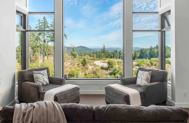 Beautiful 2-bedroom Condo at Bear Mountain Resort
