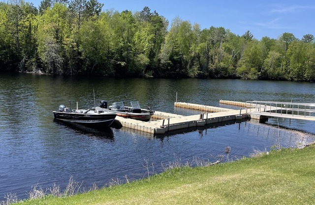 Beautiful 2 bedroom house with a boat dock on the Chippewa Flowage